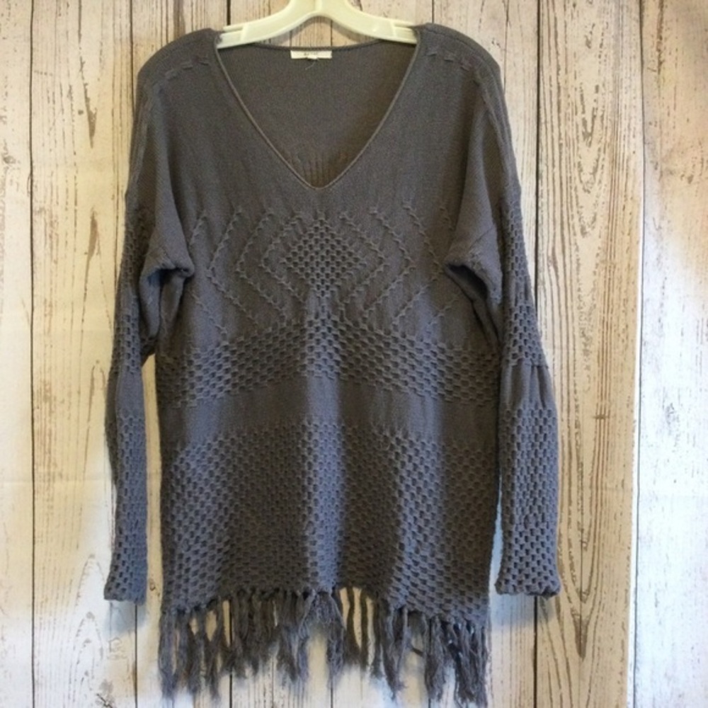 Easel Gray V-Neck Fringe Sweater Chic Stylish Fringe Bottom Size Small